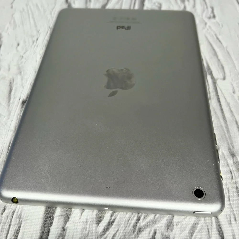 Apple iPad mini 2 32GB, Wi-Fi, 7.9in - Silver (CA) A1489 Used NEED REPAIR